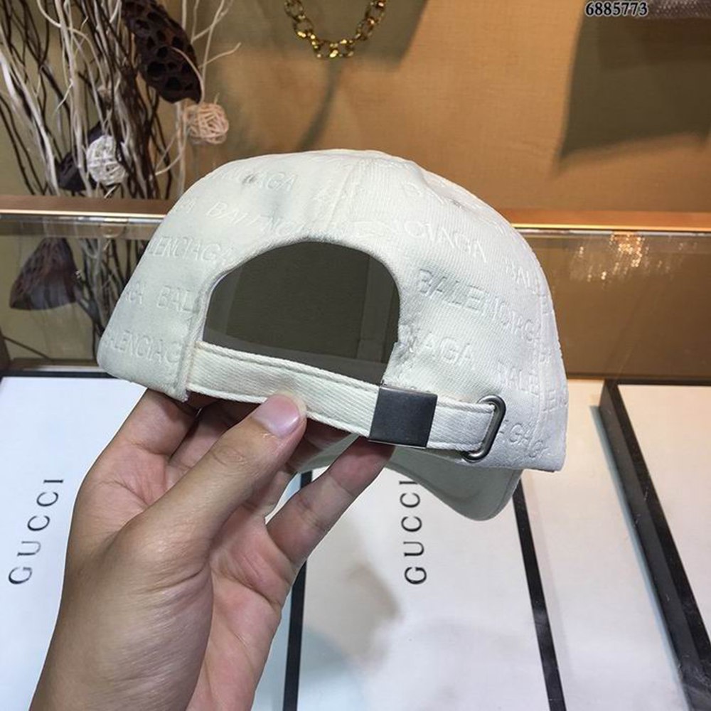 Ba*len*cia*ga hat